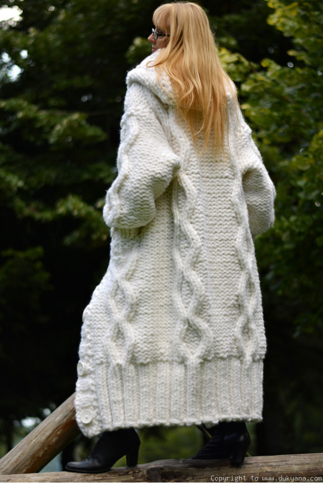 Chunky wool unisex hooded cardigan in white CA112